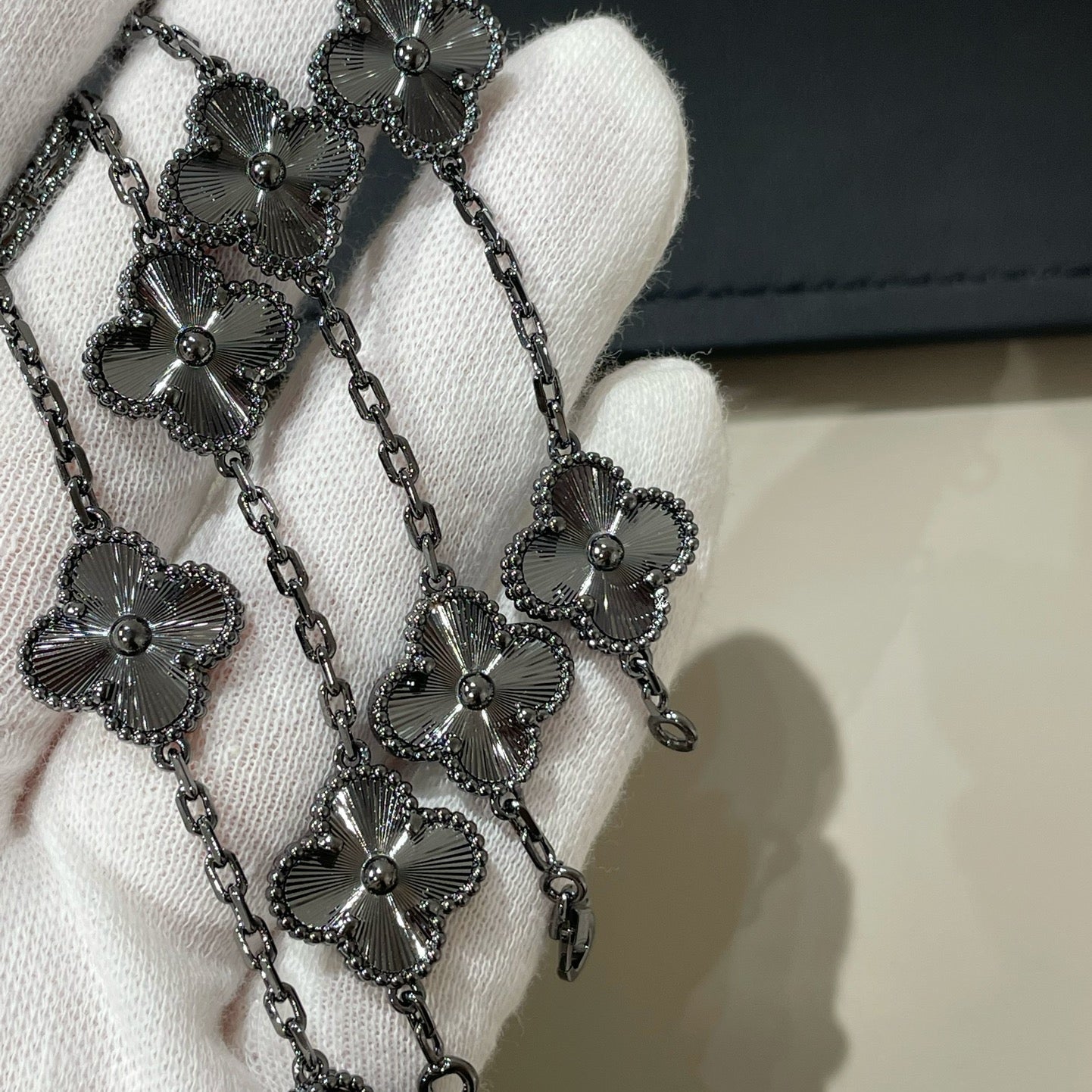 [Star Jewelry]CLOVER 5 MOTIF BLACK BRACELET