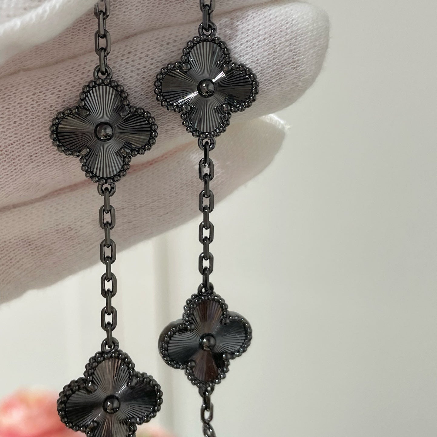 [Star Jewelry]CLOVER 5 MOTIF BLACK BRACELET