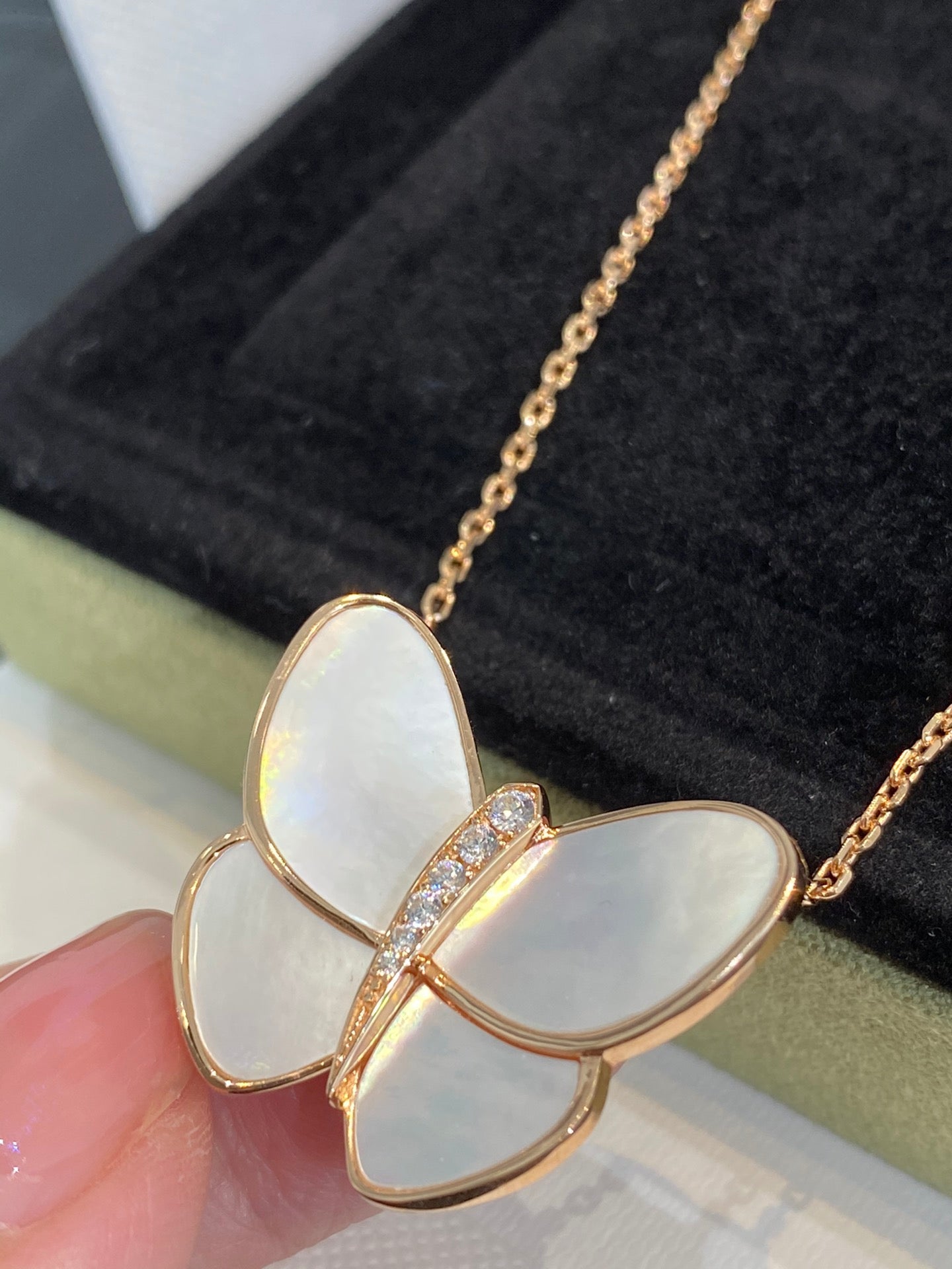 [Star Jewelry]BUTTERFLY GOLD MOP DIAMOND NECKLACE