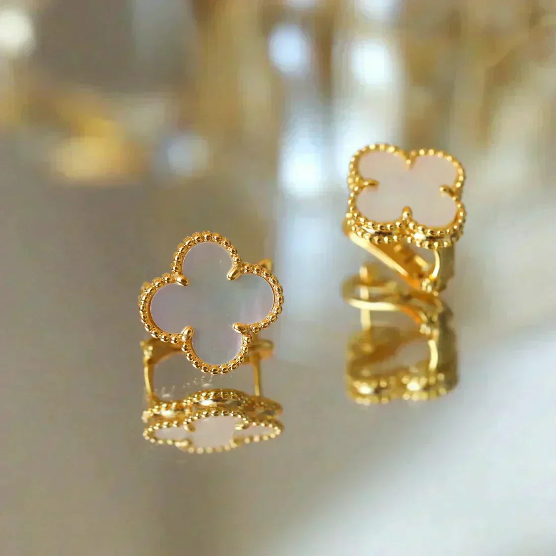 [Star Jewelry]CLOVER MEDIUM 1 MOTIFS  WHITE MOP STUD EARRINGS
