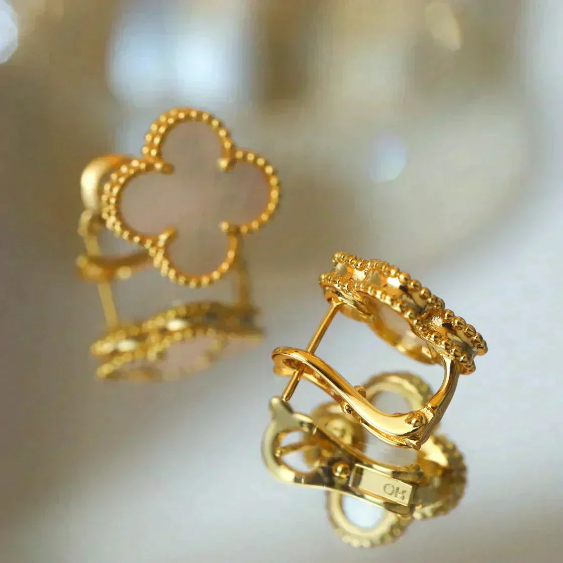 [Star Jewelry]CLOVER MEDIUM 1 MOTIFS  WHITE MOP STUD EARRINGS