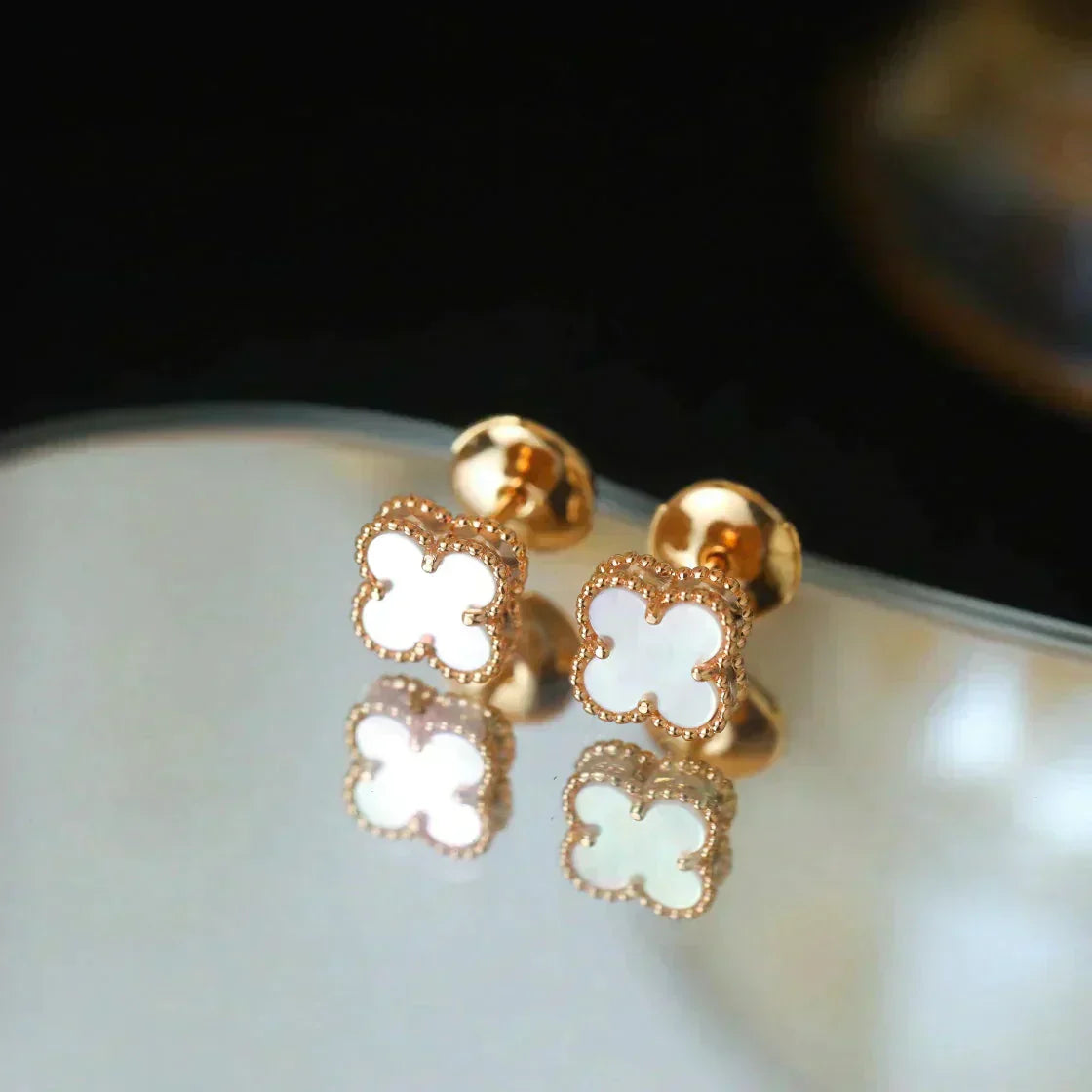 [Star Jewelry]CLOVER MINI 9.5MM WHITE MOP EARRINGS