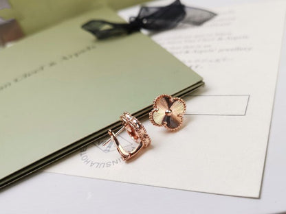 [Star Jewelry]CLOVER MEDIUM STUD EARRINGS
