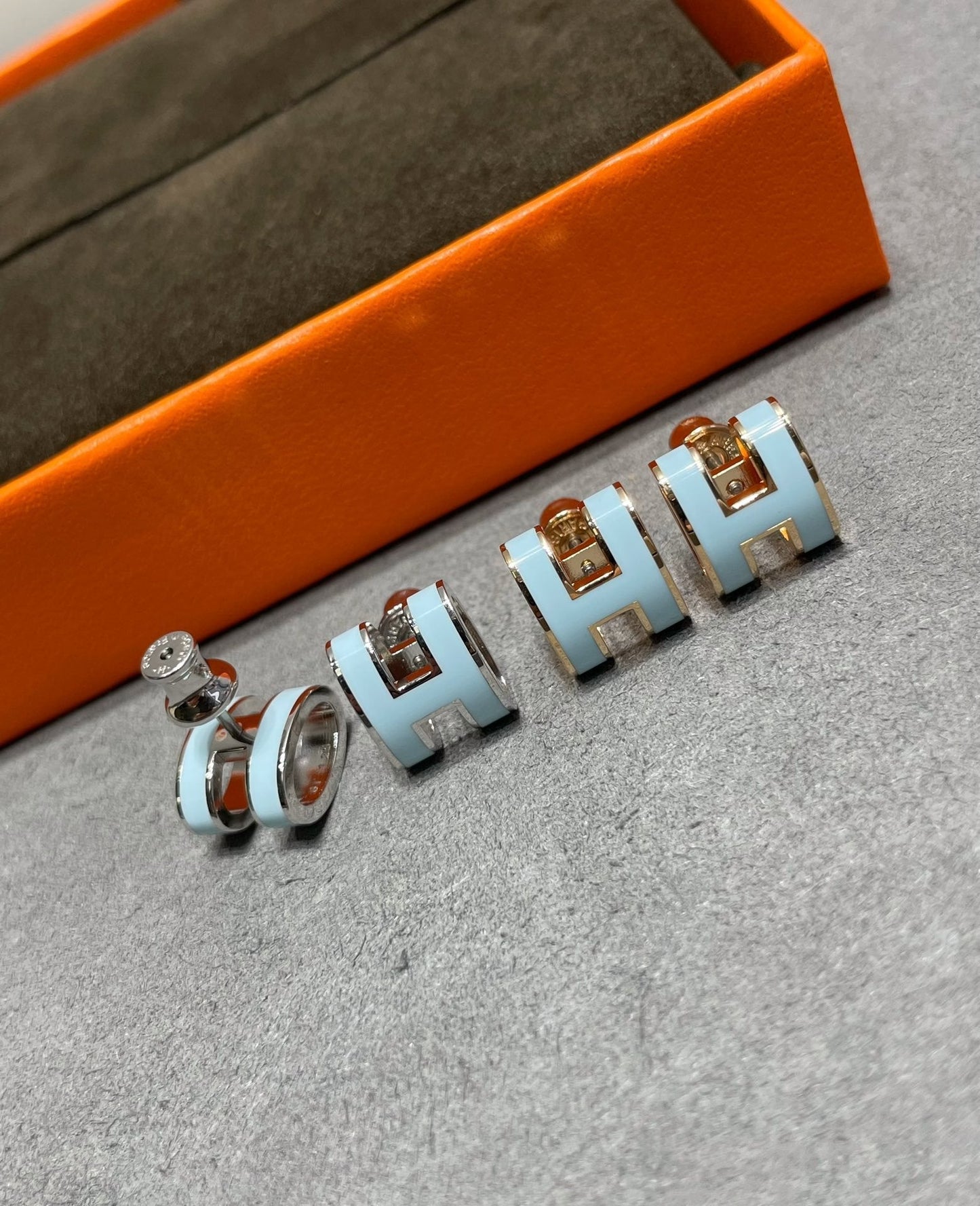 [Star Jewelry]POP H SKY BLUE STUD EARRINGS