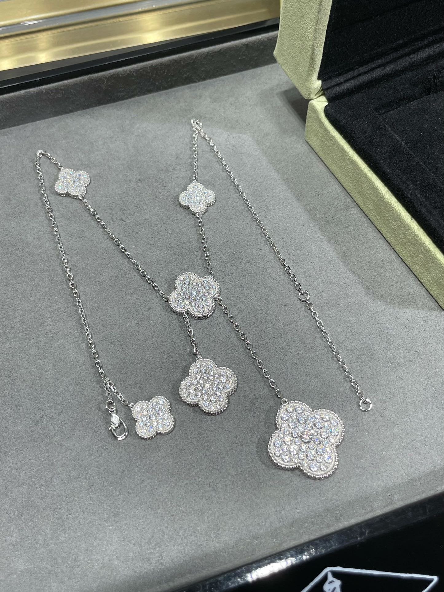 [Star Jewelry]CLOVER 6 MOTIF DIAMOND PAVED NECKLACE