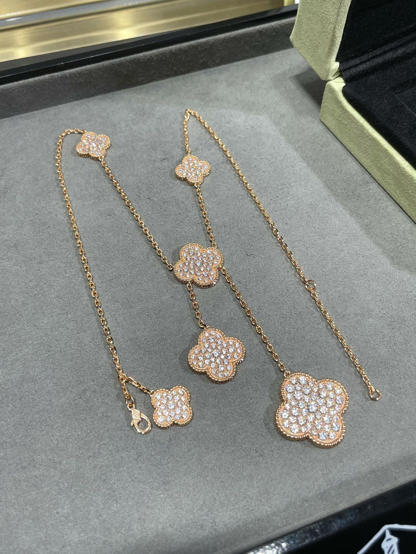 [Star Jewelry]CLOVER 6 MOTIF DIAMOND PAVED NECKLACE