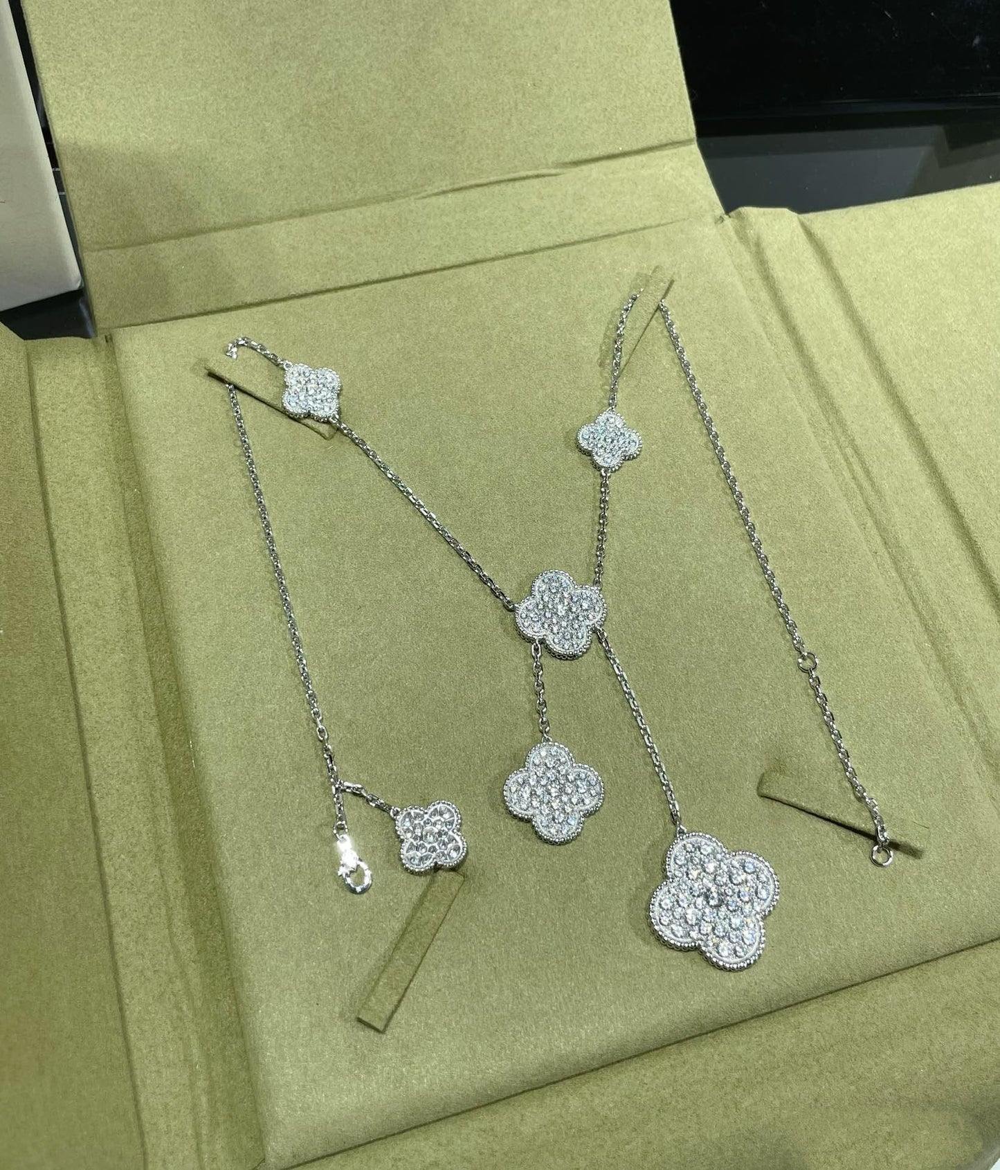 [Star Jewelry]CLOVER 6 MOTIF DIAMOND PAVED NECKLACE