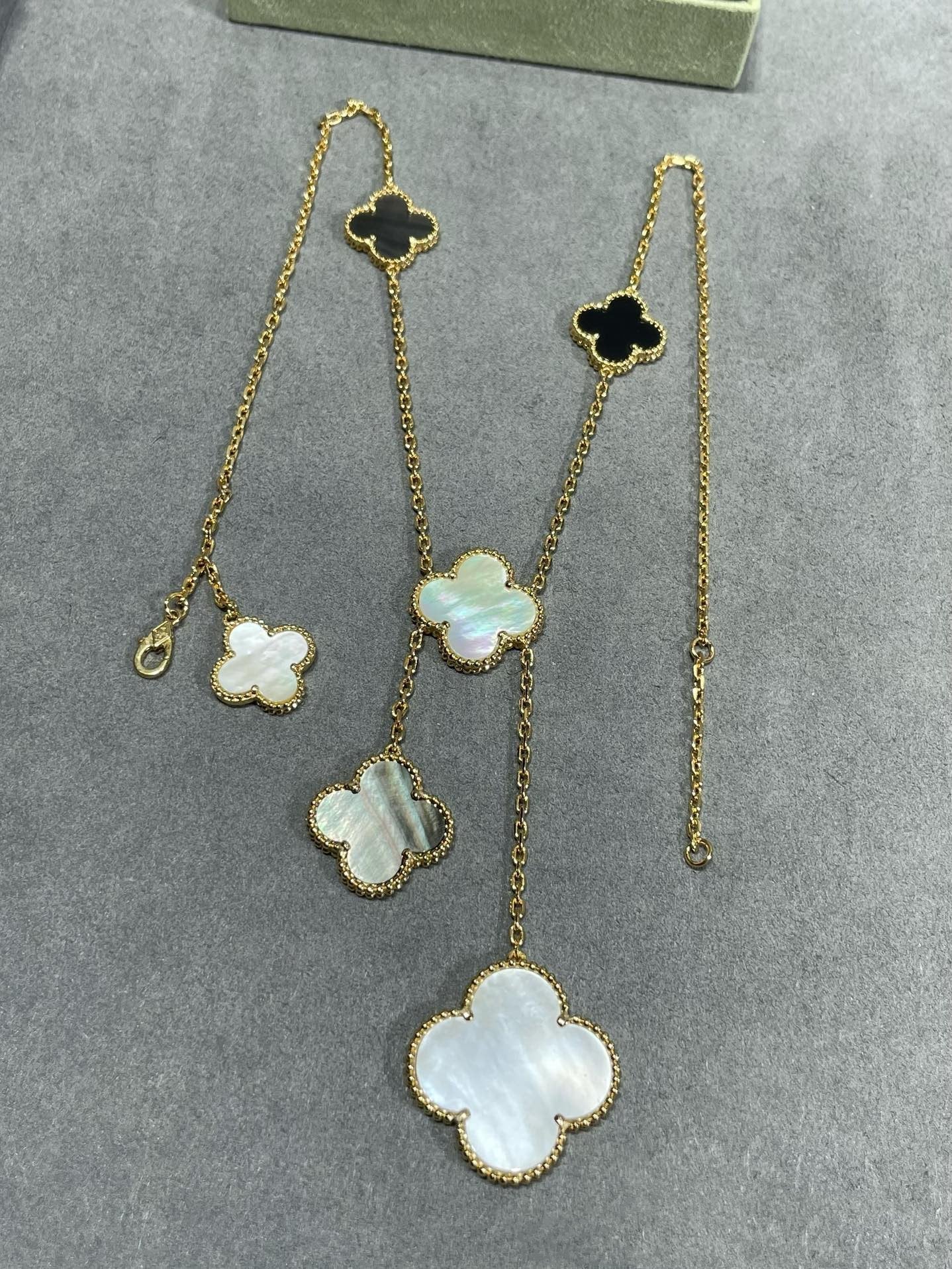 [Star Jewelry]CLOVER 6 MOTIF MOP ONYX GOLD NECKLACE