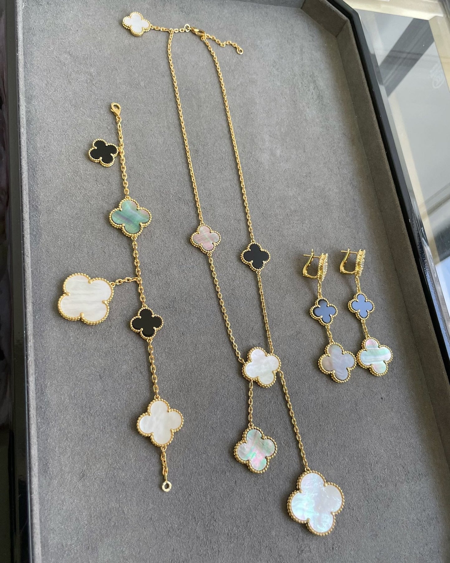 [Star Jewelry]CLOVER 3 MOTIF MOP ONYX DARK MOP PINK GOLD EARRINGS