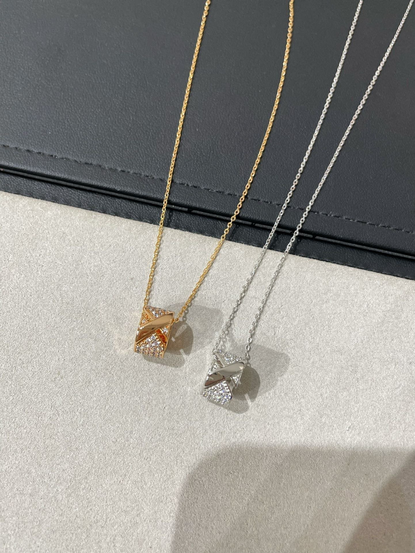 [Star Jewelry]LIENS EVIDENCE DIAMOND PAVED NECKLACE
