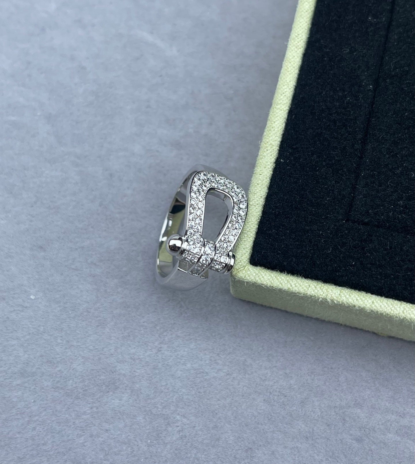[Star Jewelry]Wide Hoof-Shaped Diamond-Studded Ring