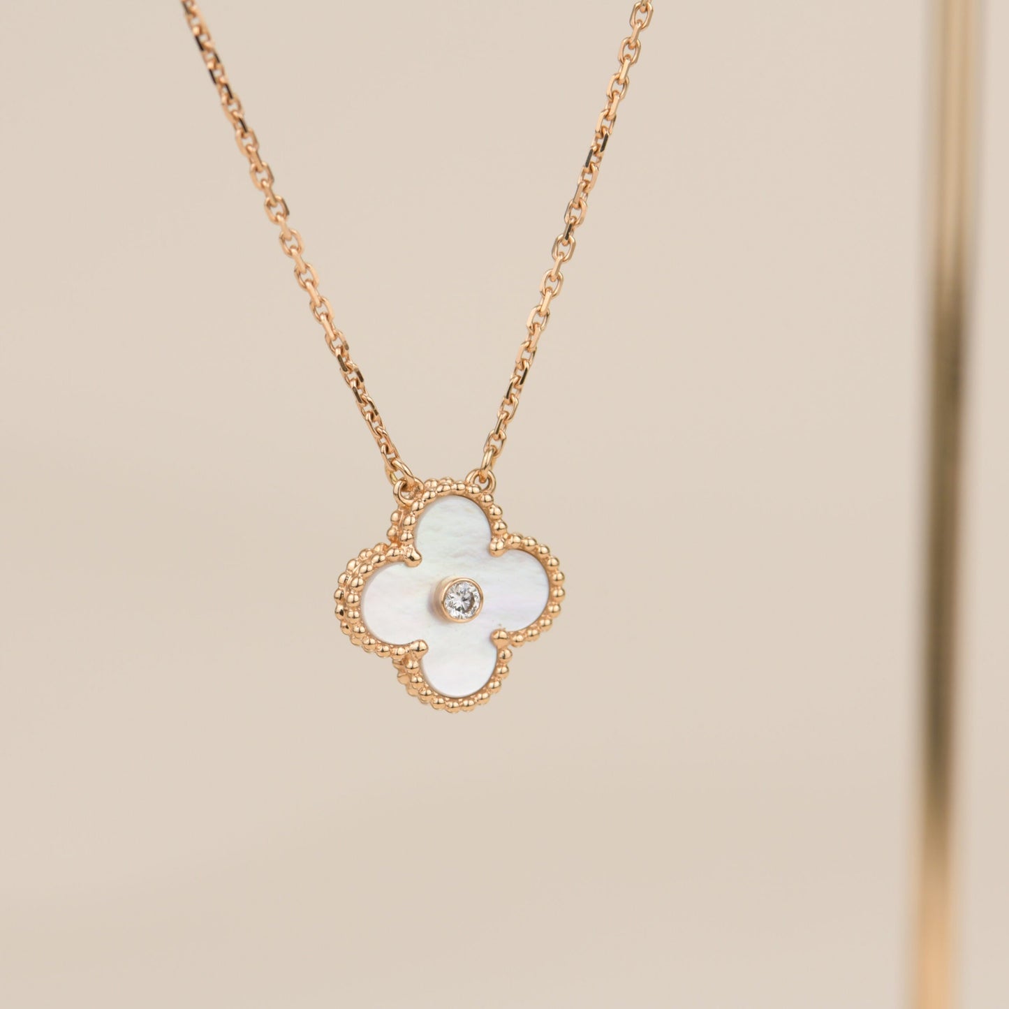 [Star Jewelry]CLOVER 15MM DIAMOND WHITE FRITILLARIA NECKLACE