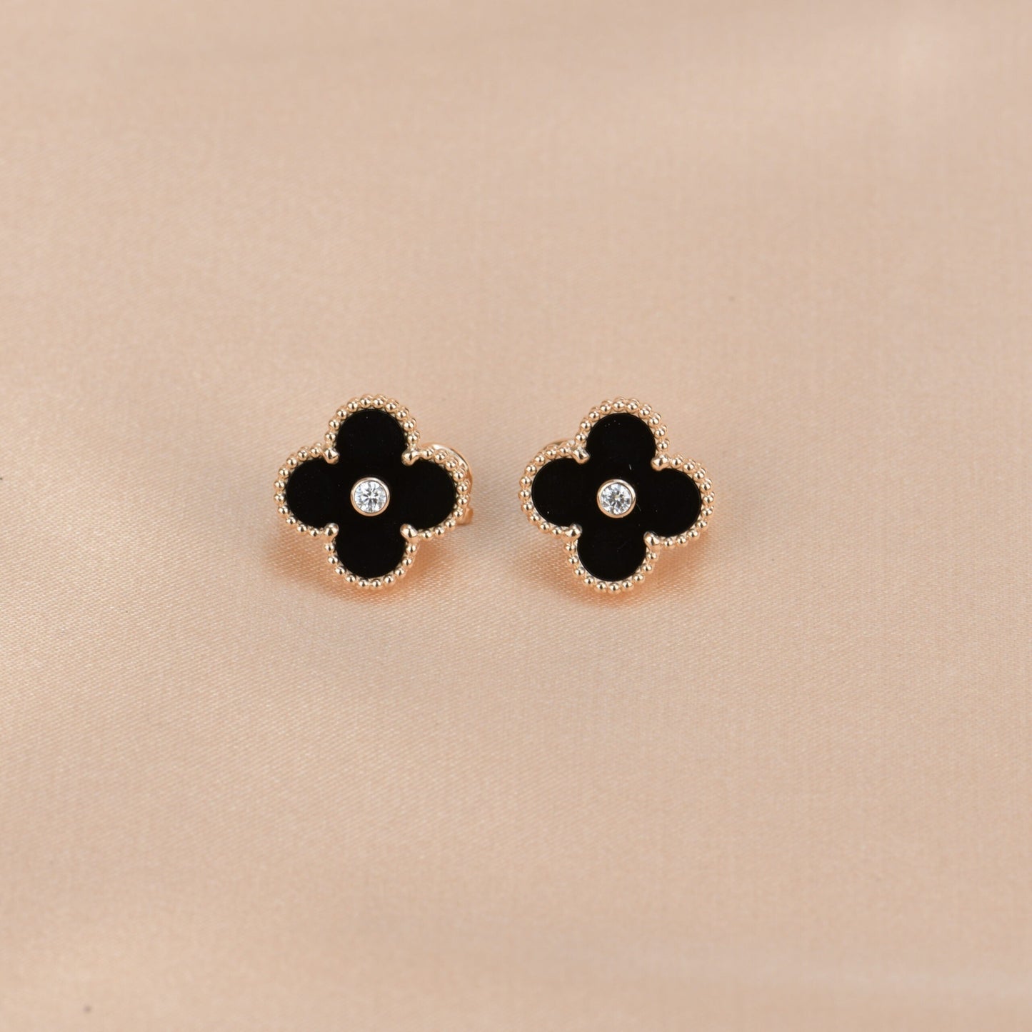 [Star Jewelry]CLOVER MEDIUM 1 MOTIFS ONYX DIAMOND EARRINGS