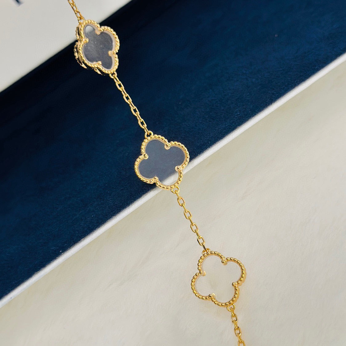 [Star Jewelry]CLOVER 5 MOTIF ROCK CRYSTAL BRACELET