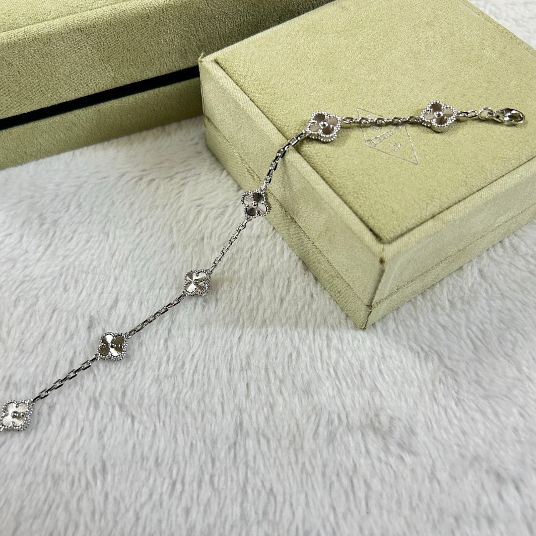 [Star Jewelry]CLOVER 6 MOTIF DIAMOND BRACELET