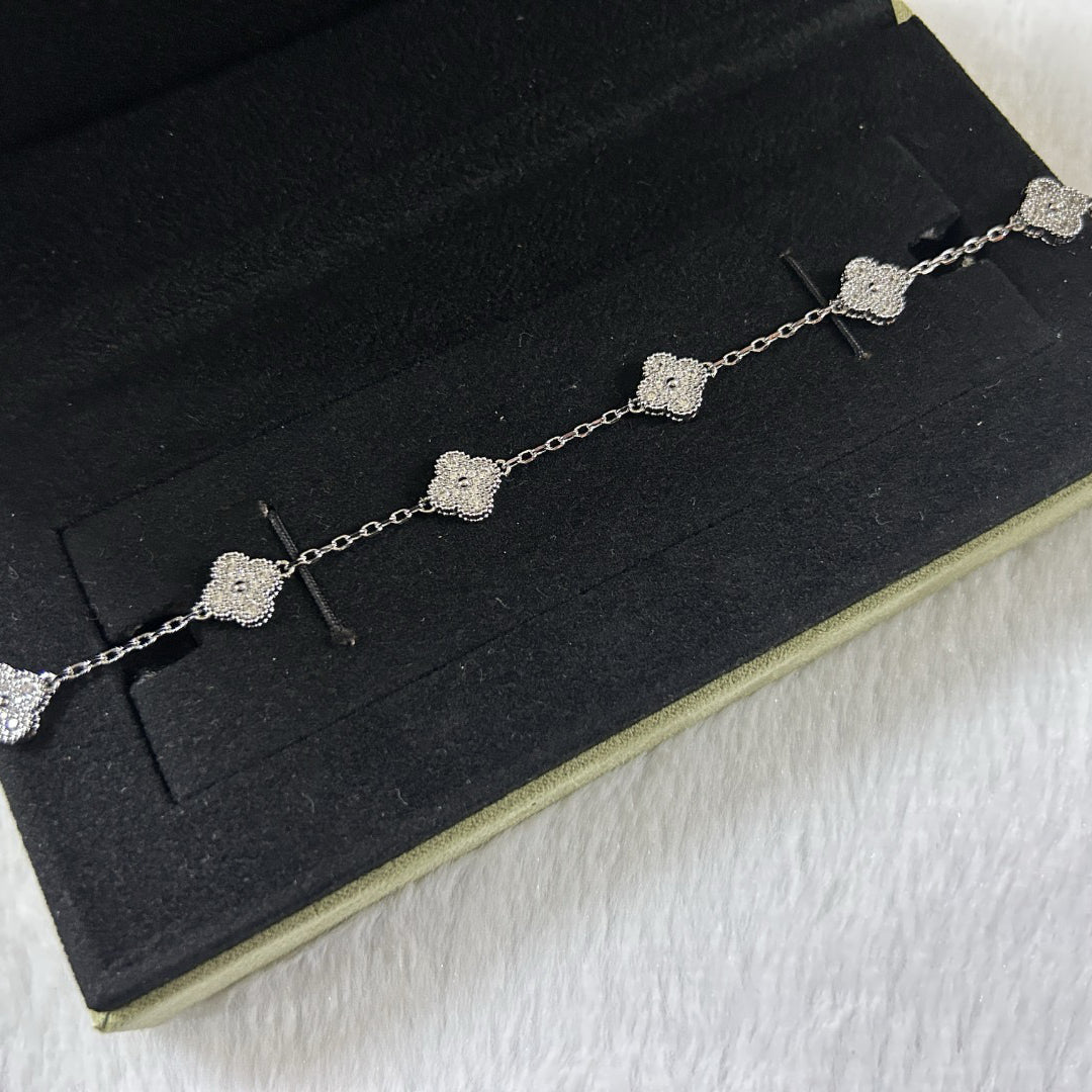 [Star Jewelry]CLOVER 6 MOTIF DIAMOND BRACELET
