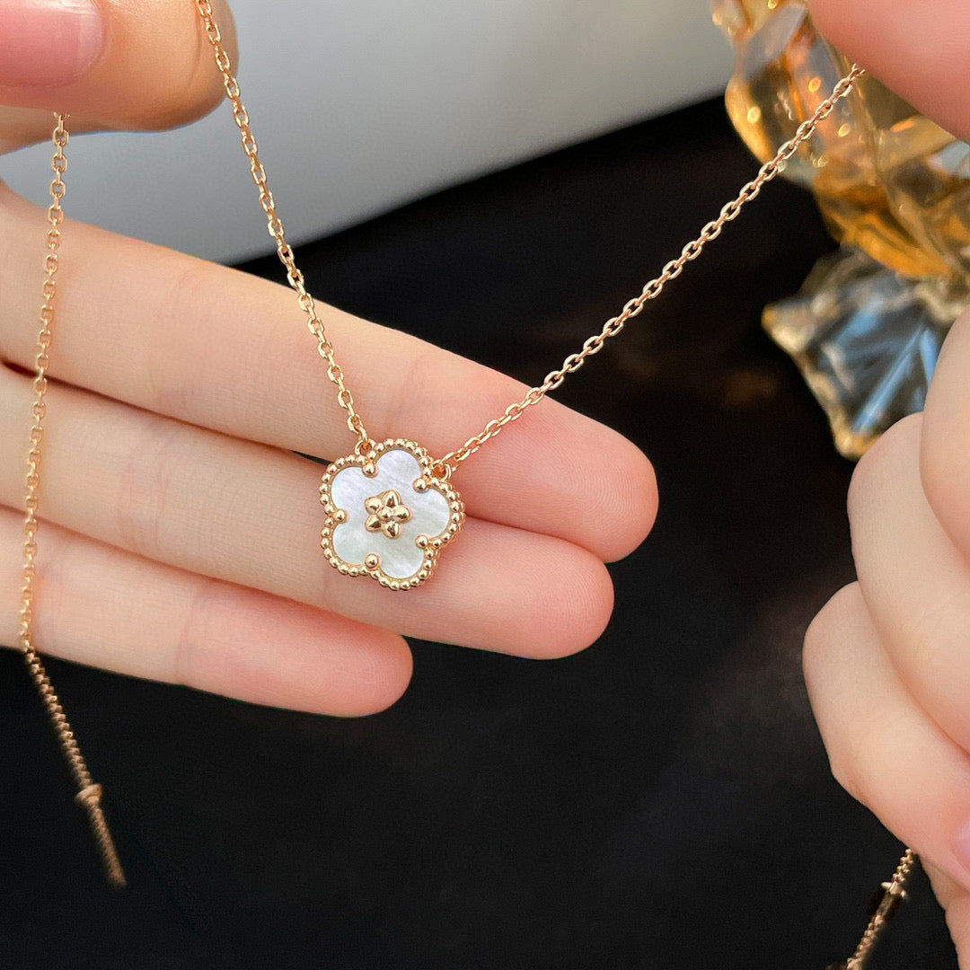[Star Jewelry]LUCKY  WHITE MOP  PLUM BLOSSOM NECKLACE