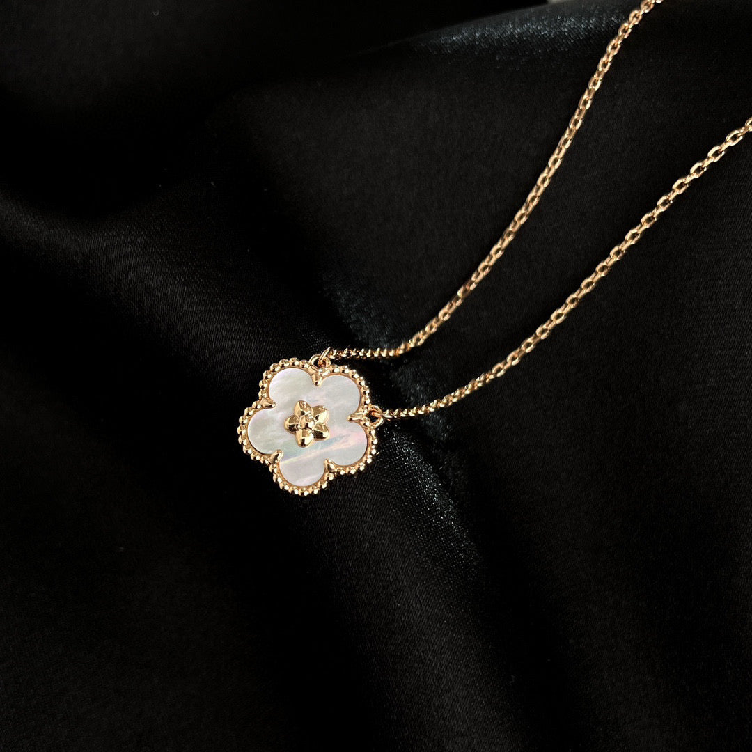 [Star Jewelry]LUCKY  WHITE MOP  PLUM BLOSSOM NECKLACE