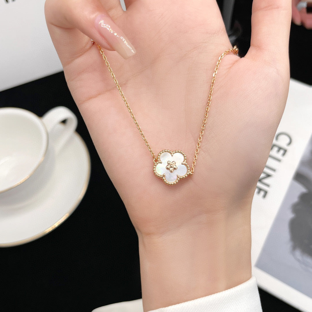 [Star Jewelry]LUCKY  WHITE MOP  PLUM BLOSSOM NECKLACE