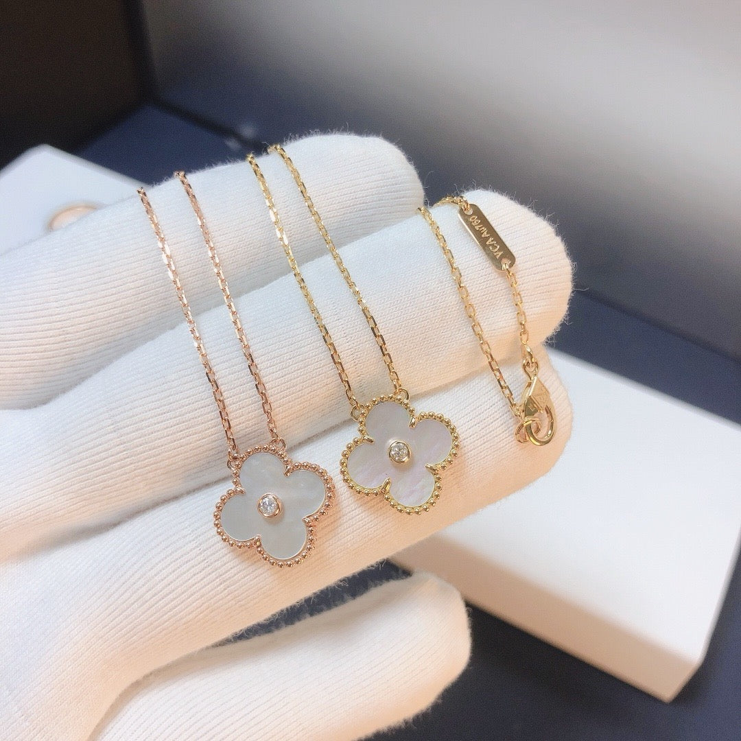 [Star Jewelry]CLOVER 15MM DIAMOND WHITE FRITILLARIA NECKLACE