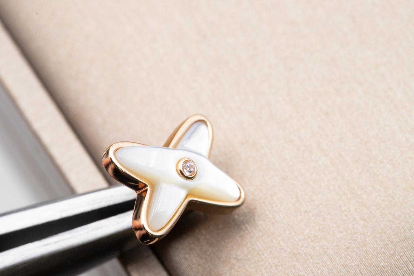 [Star Jewelry]JEUX DE WHITE MOP PINK GOLD DIAMOND EARRINGS